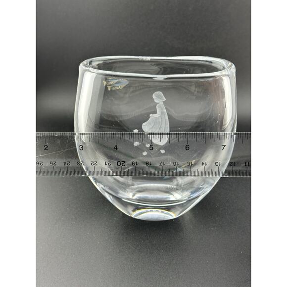 Orrefors Sweden Fan Vase Signed Sven Palmquist- Girl w/ Flowers- Etched 4.5" - Picture 9 of 10
